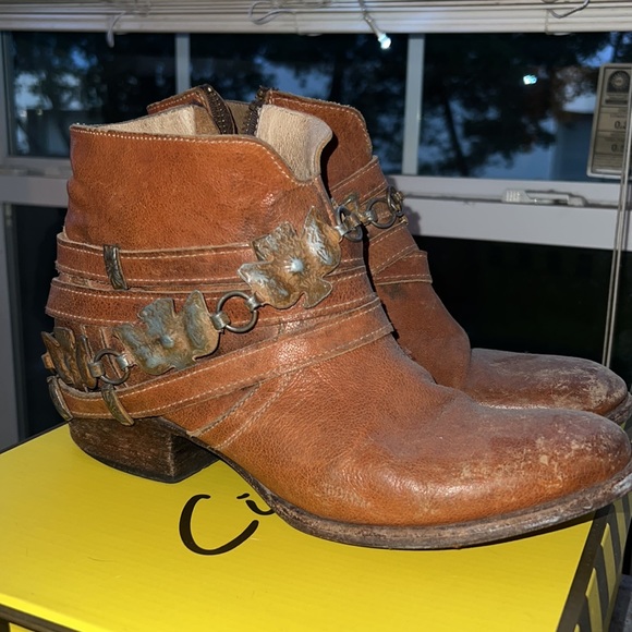 Freebird by Steven - Picture 2 of 10